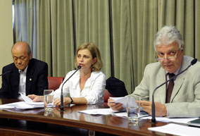 Ushio Auraku, Carmen Miziara e Fausto Figueira<a style='float:right;color:#ccc' href='https://www3.al.sp.gov.br/repositorio/noticia/09-2009/COMSAUDEyoshio anraku.carmen silvia miziara.dep fausto10ROB.jpg' target=_blank><i class='bi bi-zoom-in'></i> Clique para ver a imagem </a>